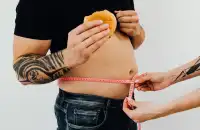 Cómo medir la grasa corporal en casa: métodos, precisión y cuál elegir