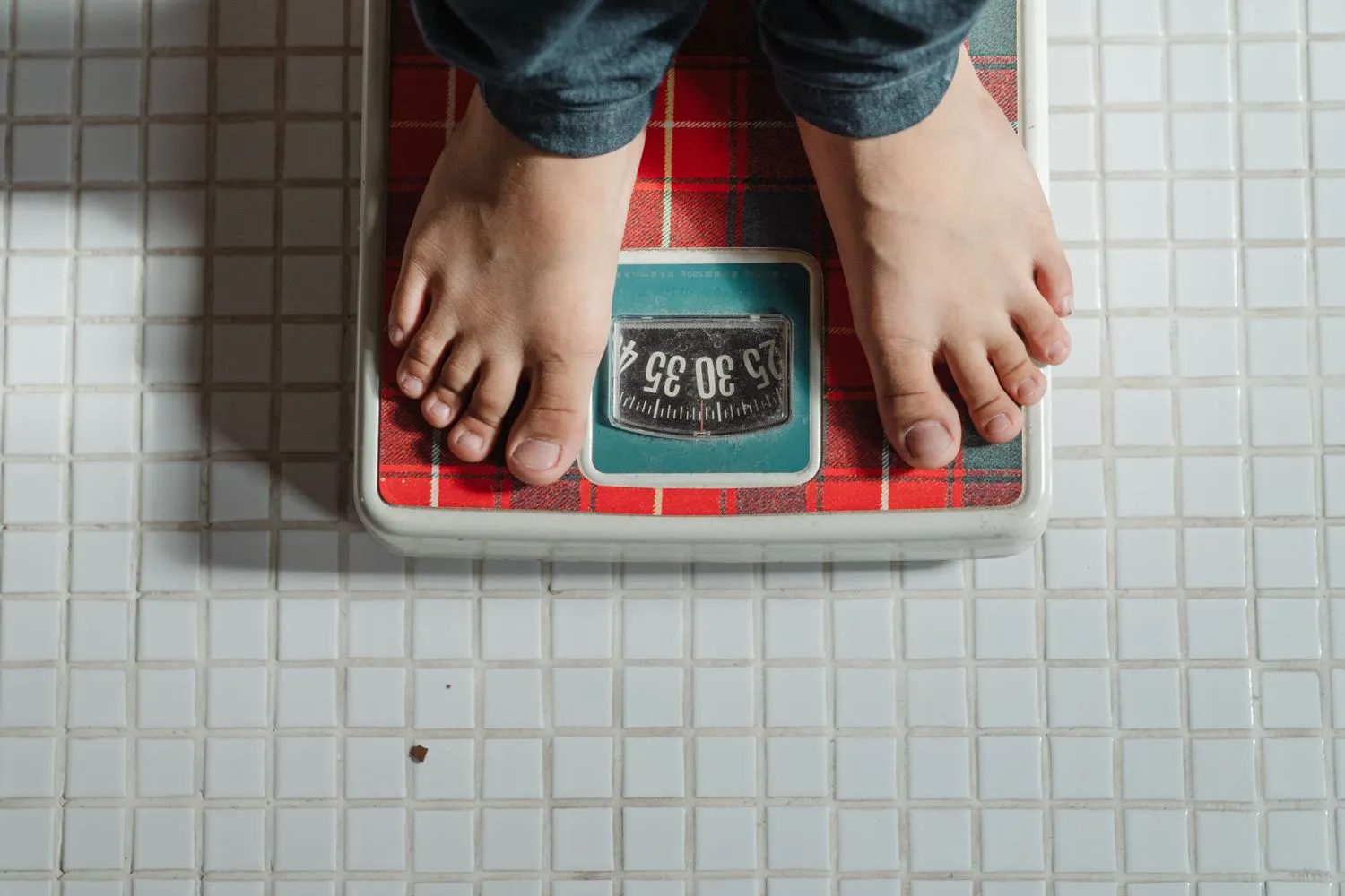 Cómo bajar de peso después de los 50: lo que funciona y lo que no según la evidencia