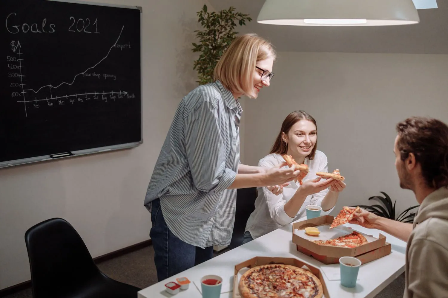 Comer emocional: cómo reconocerlo y qué estrategias tienen evidencia científica