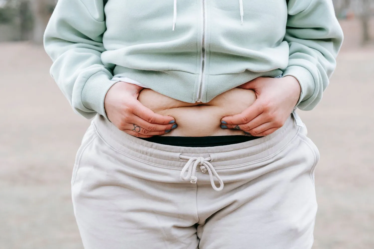Obesidad abdominal en la mujer hispana: riesgos únicos y estrategias específicas